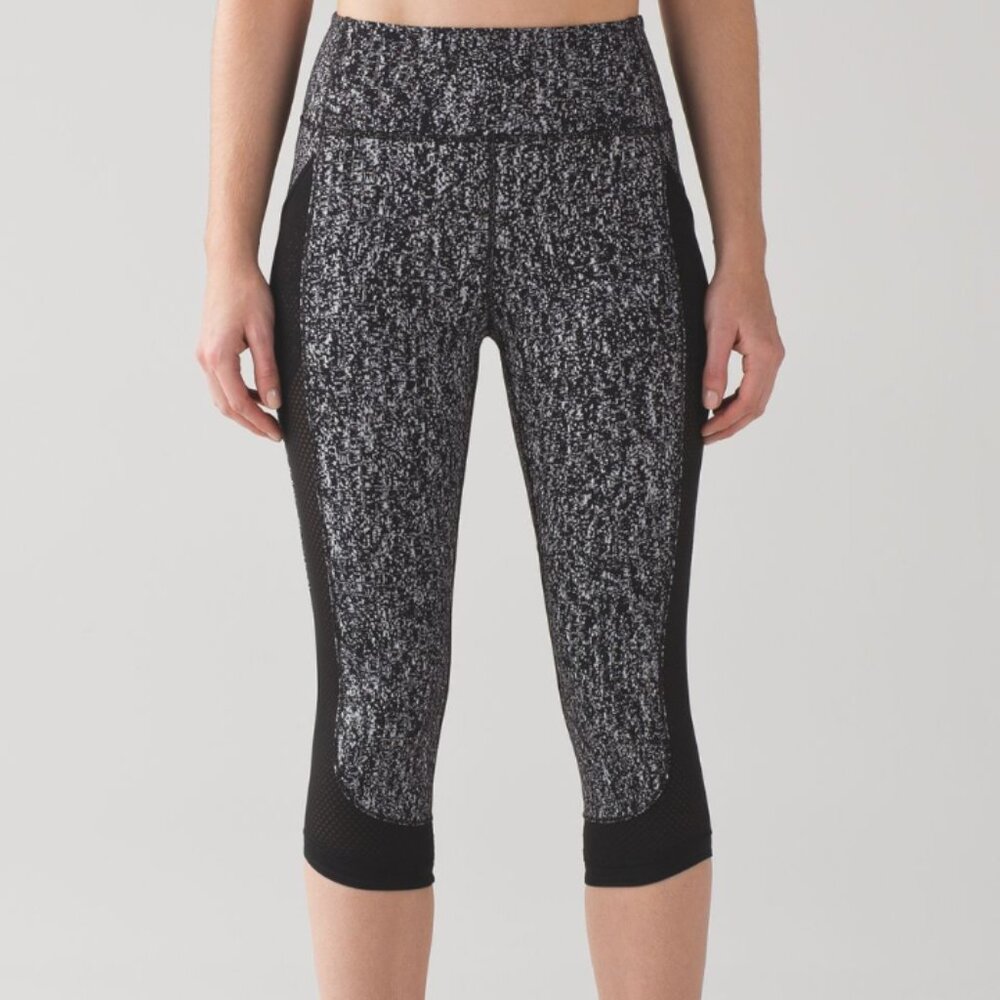 Lululemon Fit Physique Crop (19")-Size 6-Luon Suited Jacquard Black White